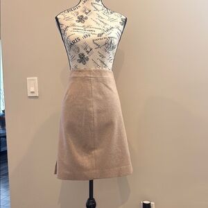 Elegant Wool Tan/beige skirt. Excellent condition.